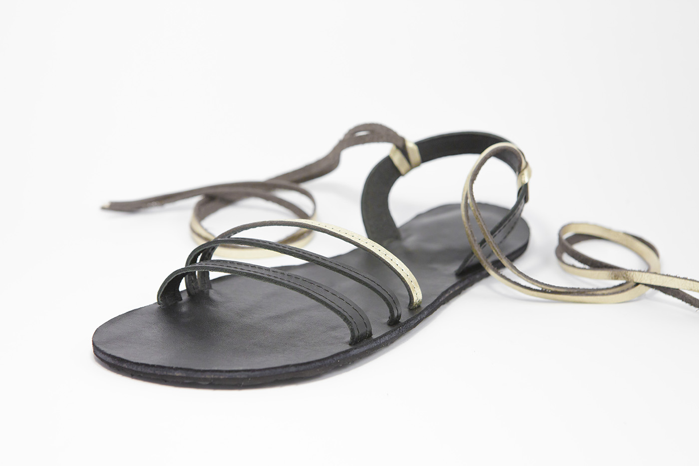 LILLY-GOLDSTRAP2.jpg